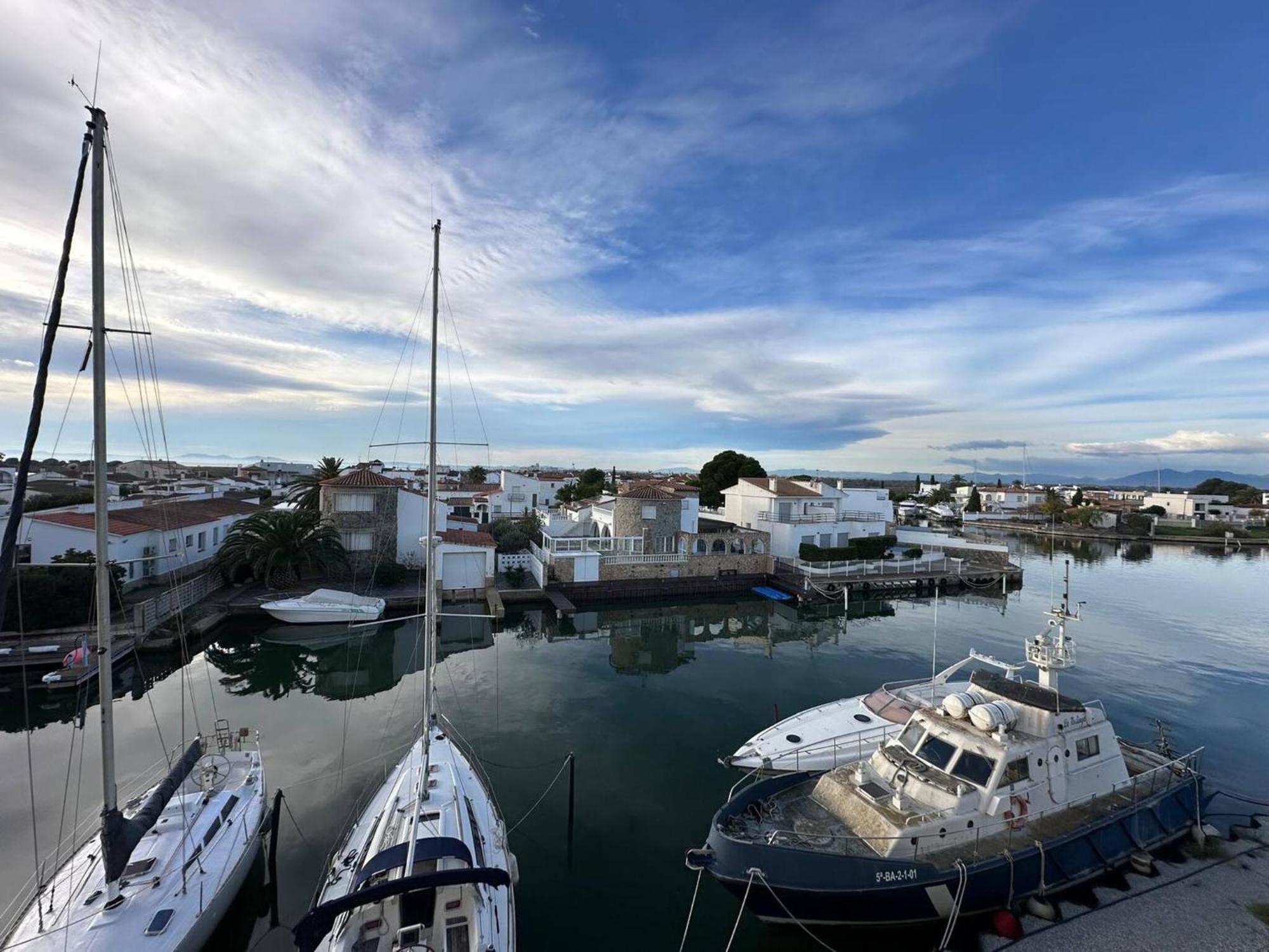 Apartamento En Roses Con Vistas Al Canal Y Piscina Екстериор снимка