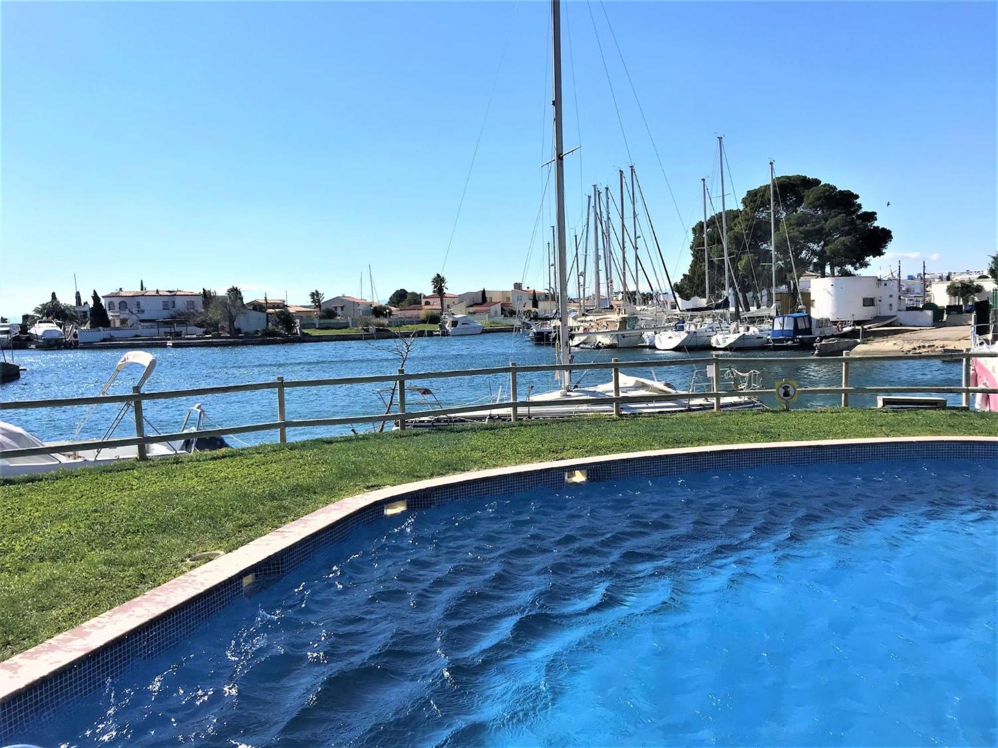 Apartamento En Roses Con Vistas Al Canal Y Piscina Екстериор снимка