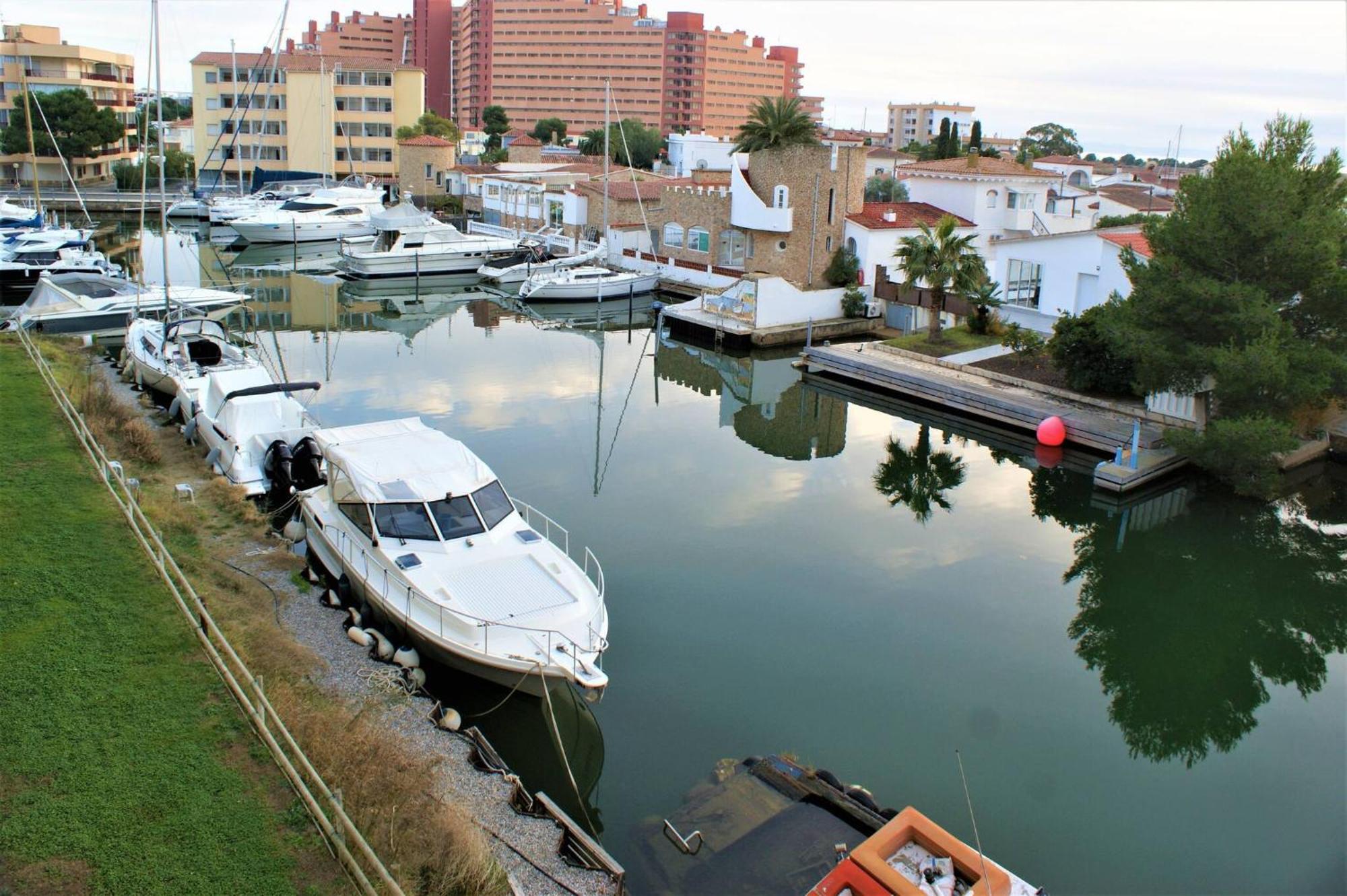 Apartamento En Roses Con Vistas Al Canal Y Piscina Екстериор снимка